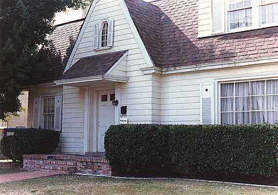 [WARREN E. BUTLER PHOTO]